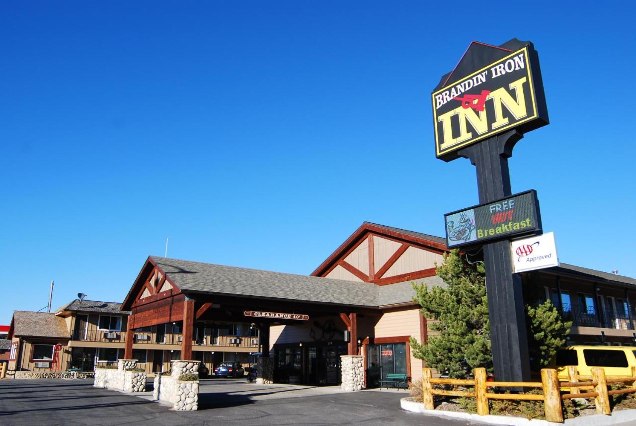 ווסט ילוסטון Brandin' Iron Inn מראה חיצוני תמונה