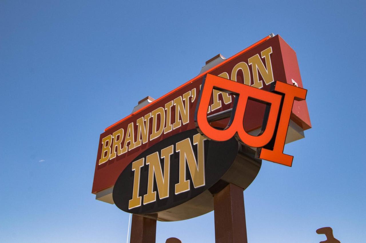 ווסט ילוסטון Brandin' Iron Inn מראה חיצוני תמונה