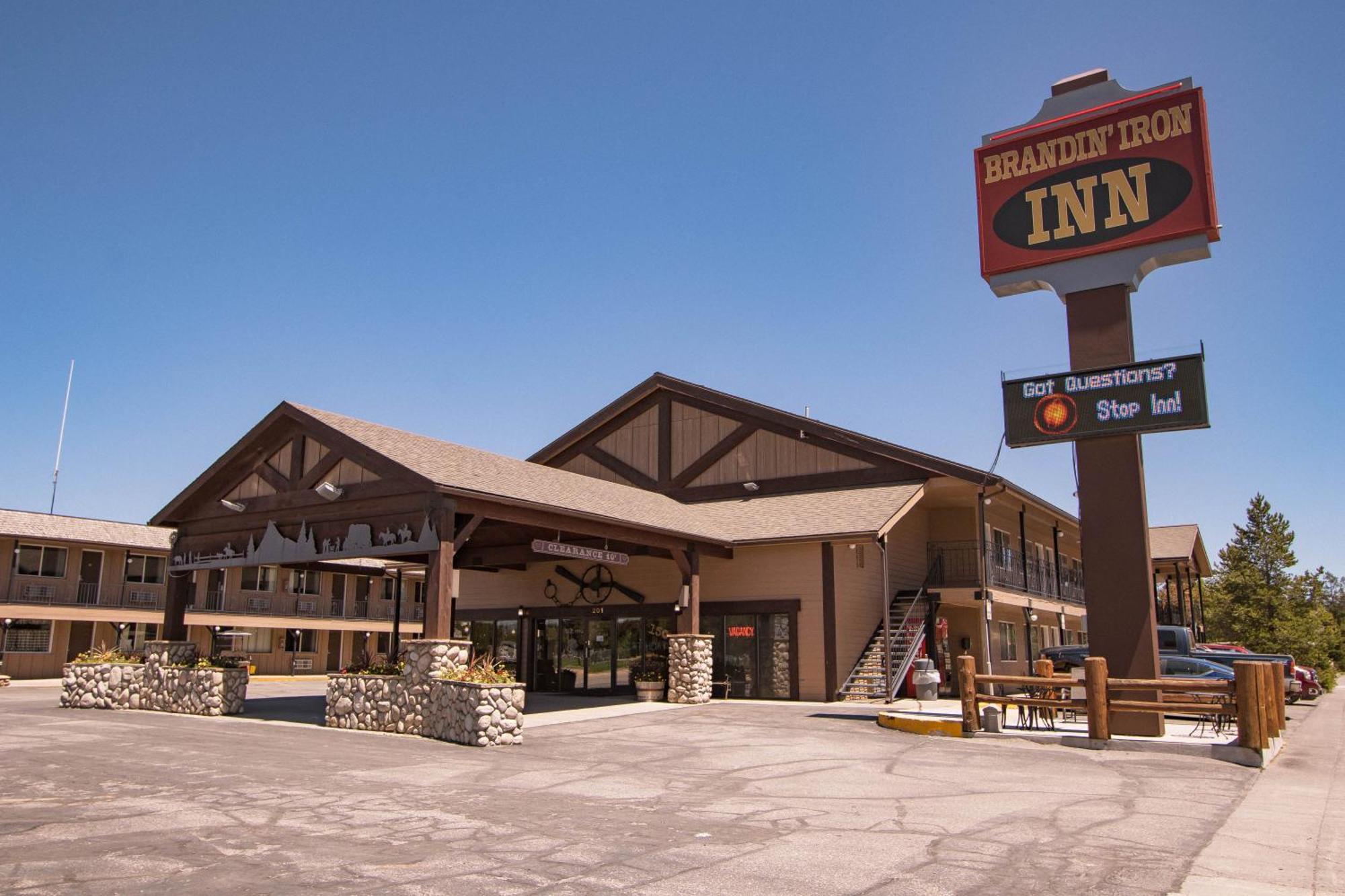ווסט ילוסטון Brandin' Iron Inn מראה חיצוני תמונה